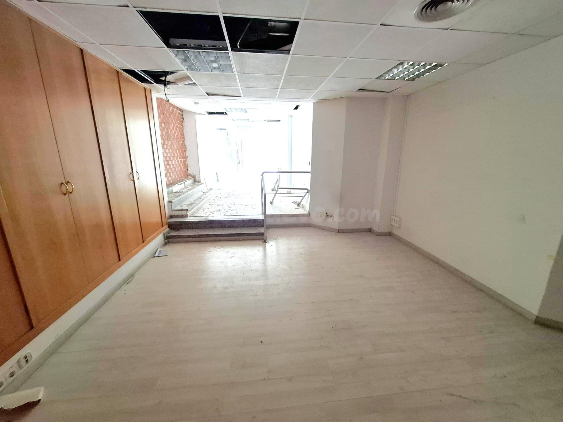 Local comercial 194m² en alquiler - Ensanche-Diputación - foto 4