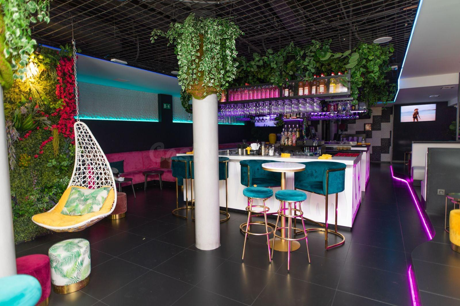 Oportunidad Única en Hostelería: Bar-Café Espectáculo en Fuenlabrada
