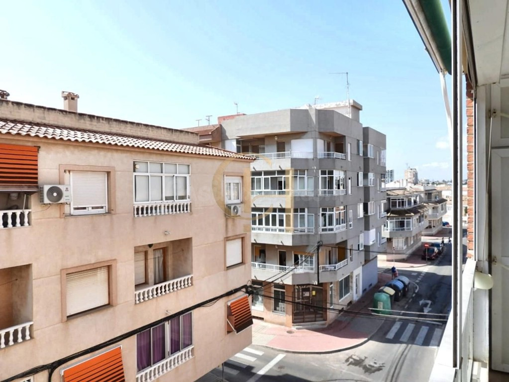 Piso con terraza en Calle Almoradí, Torrevieja