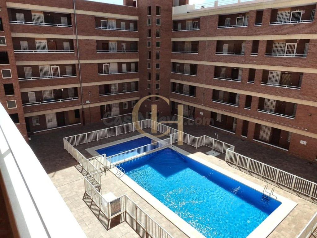 Piso con terraza en Calle Almoradí, Torrevieja - foto 2