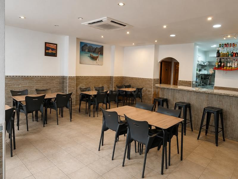 ALQUILER LOCAL DE HOSTELERÍA EN FUNCIONAMIENTO EN EL CENTRO  - foto 2