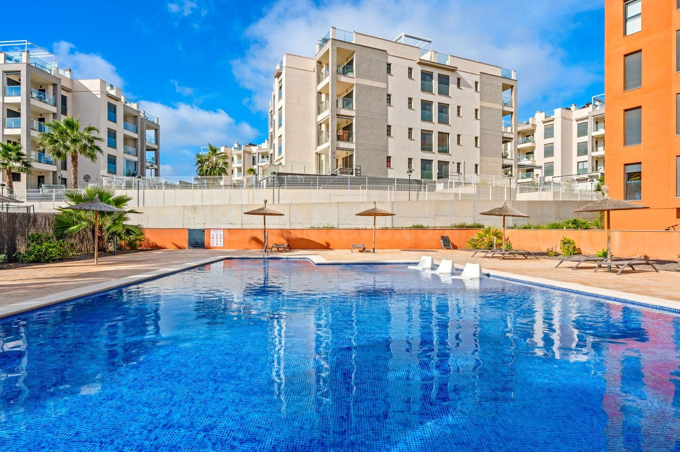 APARTAMENTO DE 2 DORMITORIOS Y 2 BAÑOS EN ORIHUELA COSTA - foto 3