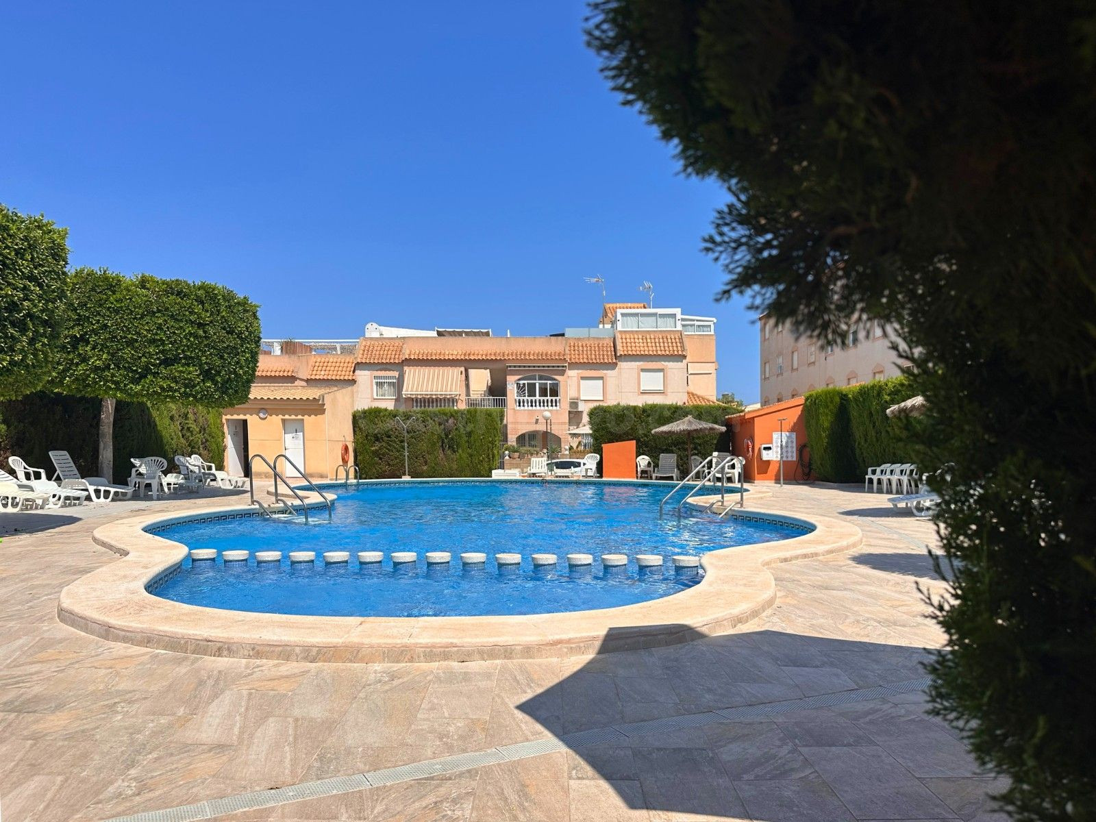 BUNGALOW DE 2 DORMITORIOS Y 1 BAÑO EN LOS BALCONES (TORREVIEJA)