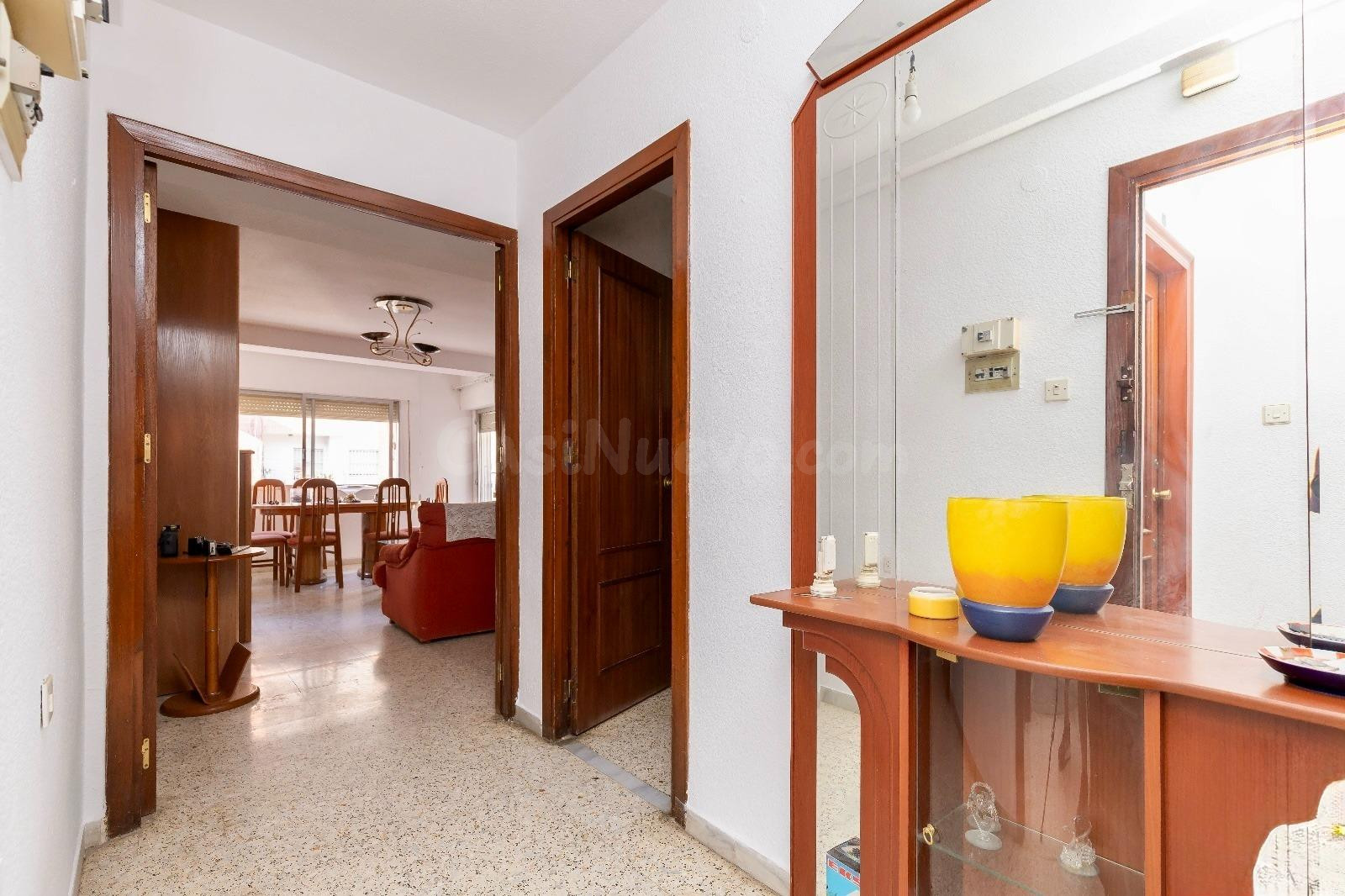 Oportunidad junto al centro de Almería: 3 dormitorios por 95 - foto 2