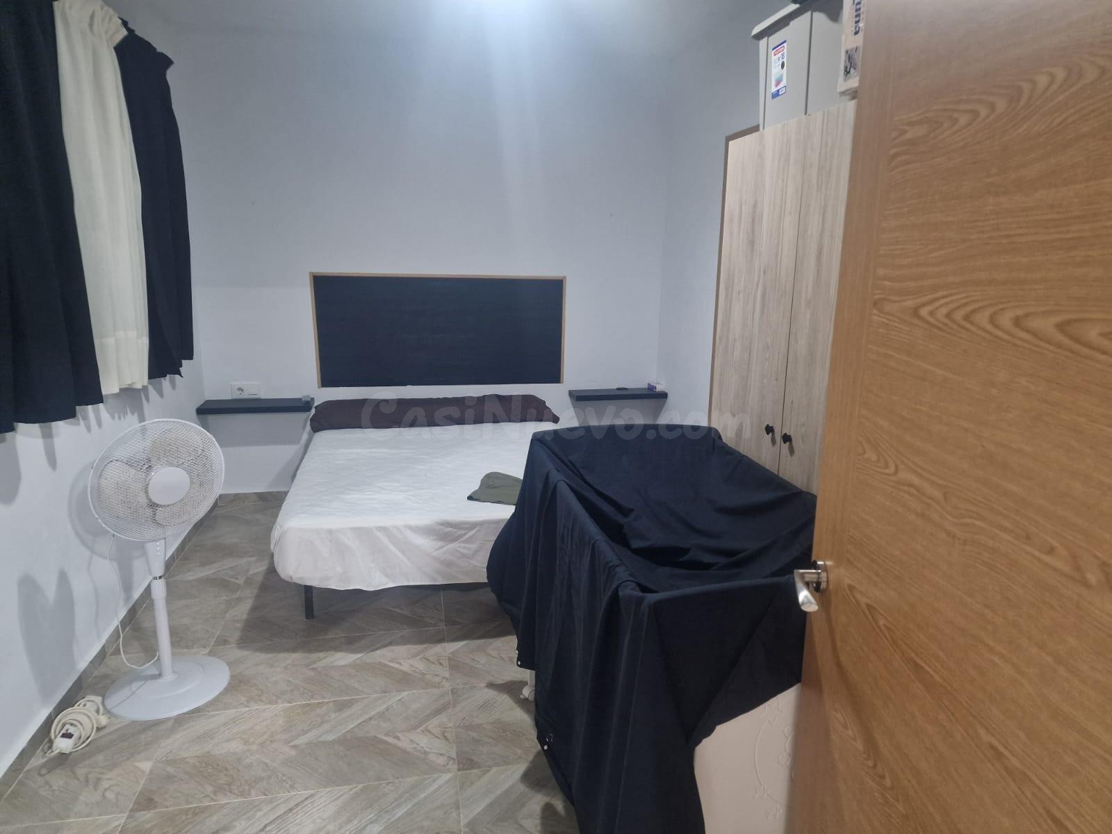 Se vende parcela no hipotecable, con construcción y piscina  - foto 4