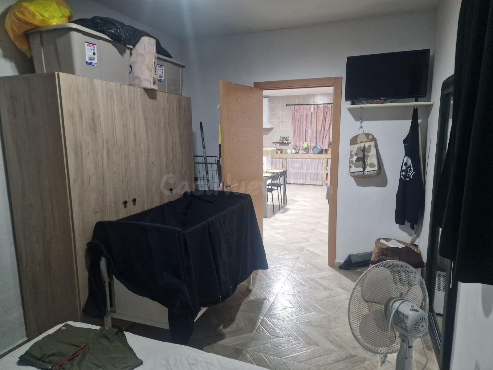 Se vende parcela no hipotecable, con construcción y piscina  - foto 5