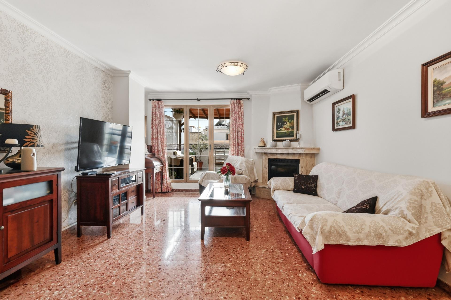 Ático de 141 m2 con espectacular terraza, garaje y trastero  - foto 2