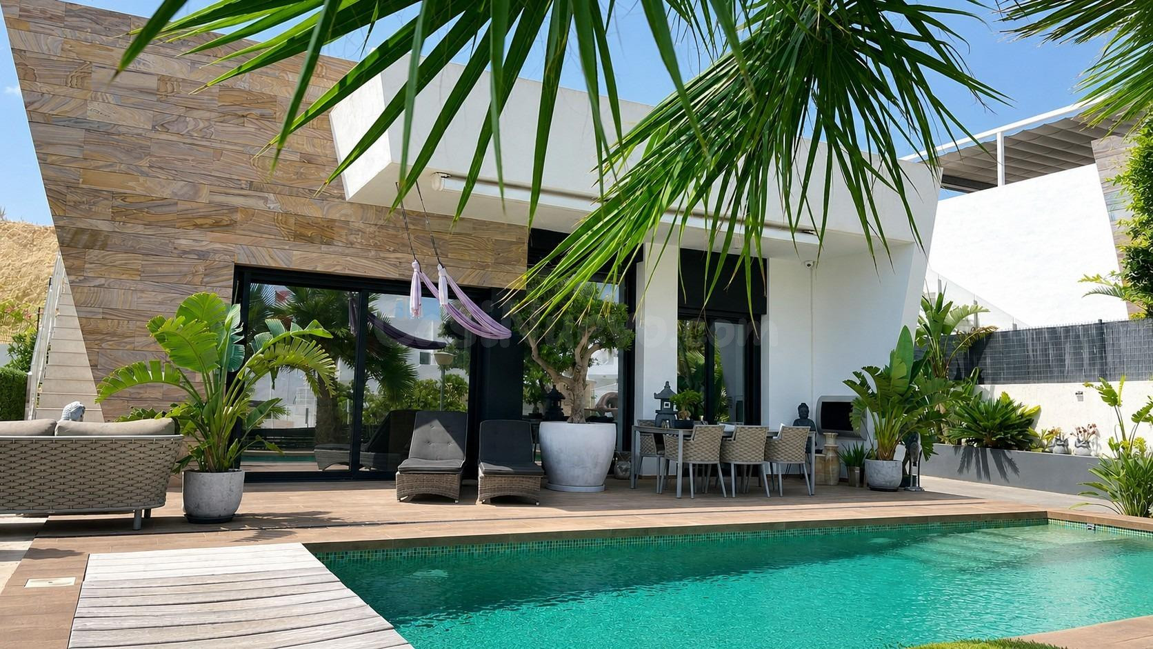 ¿Lujo, vistas al mar y paz absoluta? Tu oasis privado te espera en Finestrat.