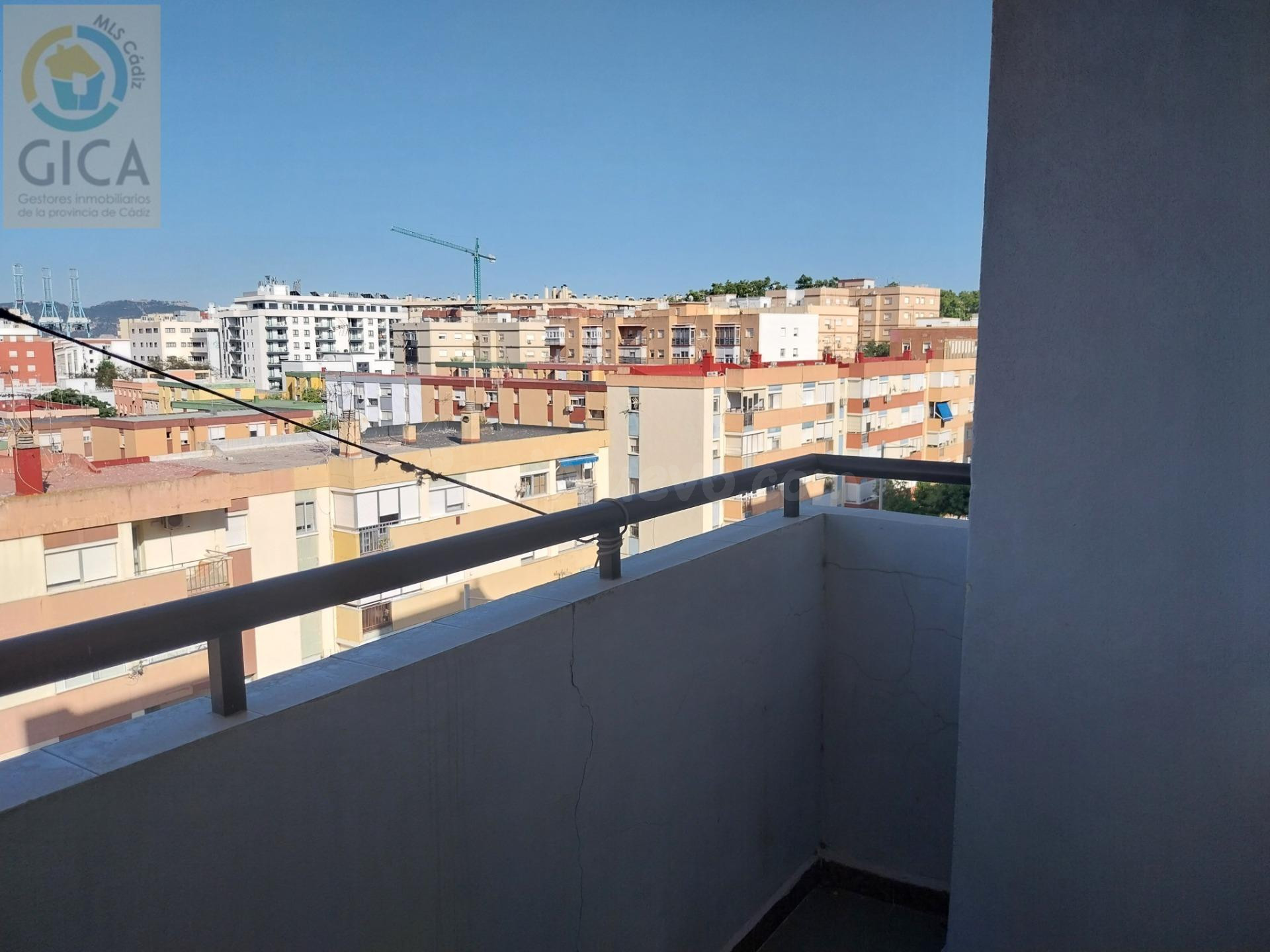 Fantástico piso en las Fuerzas Armadas de Algeciras