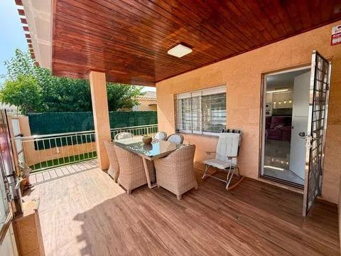 SE VENDE IMPRESIONANTE CHALET EN TORRE DE LA HORADADA
