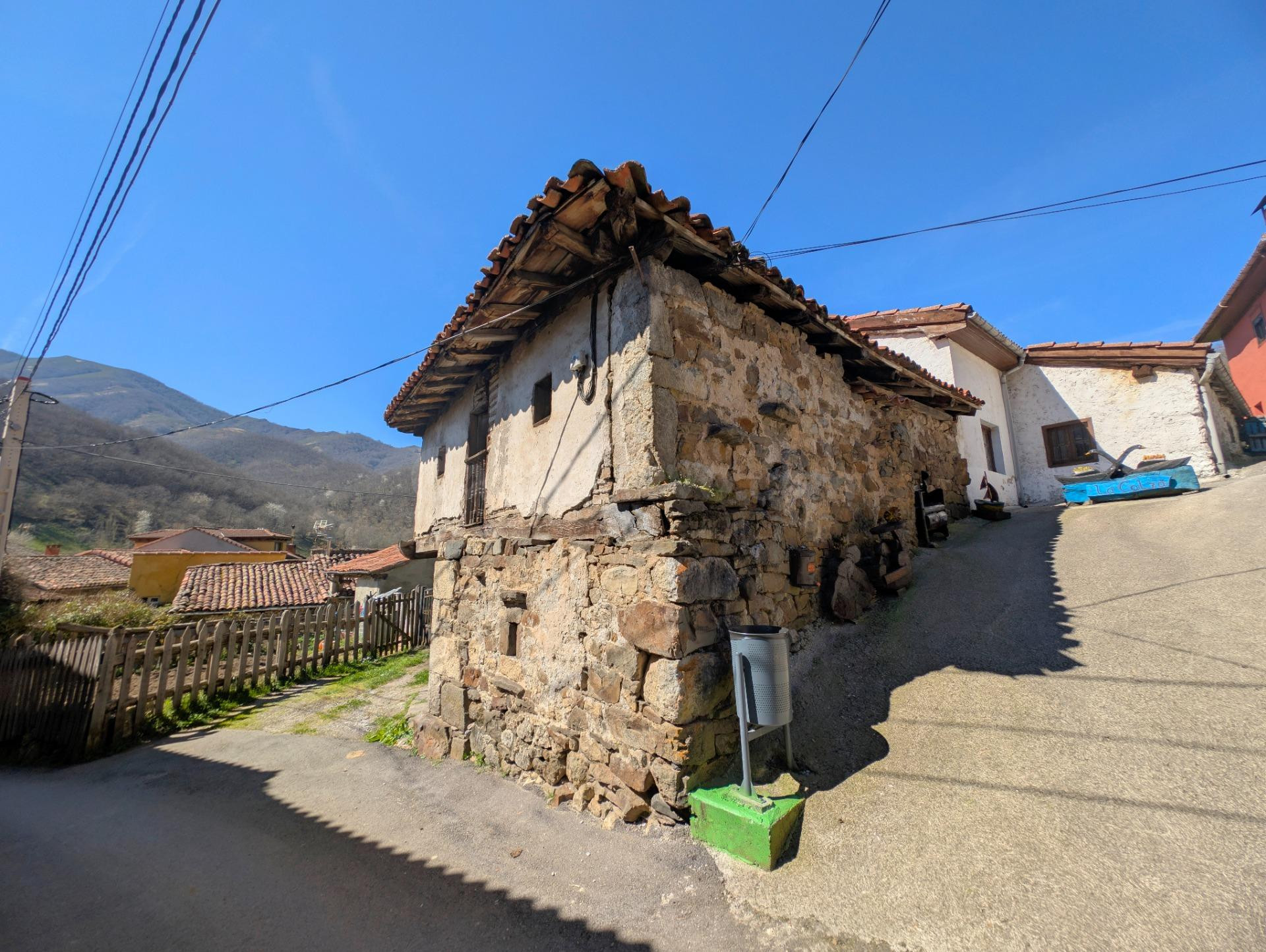 CASA DE PIEDRA CON ESENCIA ASTURIANA Y HUERTA - EN EL PINO,  - foto 2