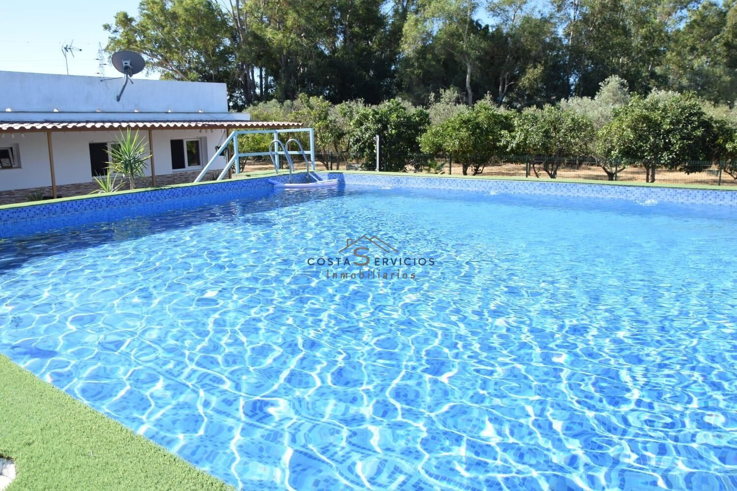 Finca con vivienda reformada y piscina