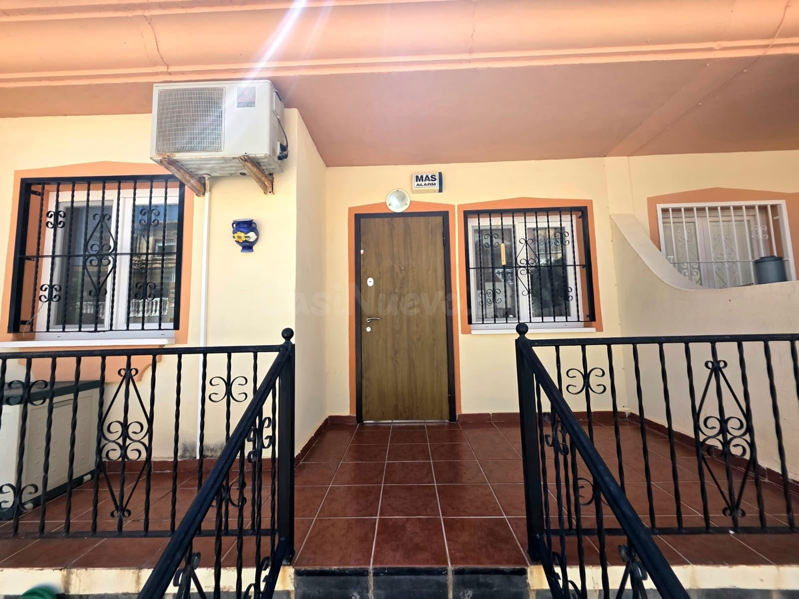 Casa de una planta con 2 dormitorios, un enorme solárium pri - foto 4