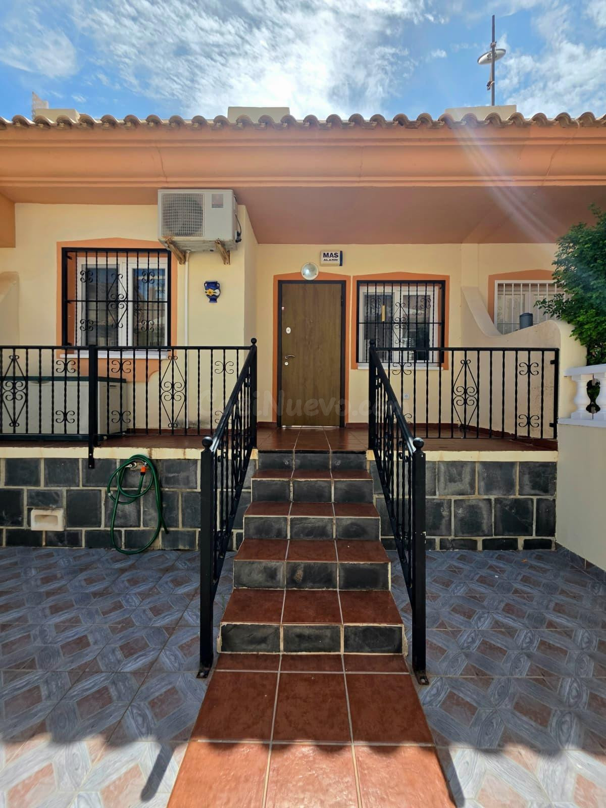 Casa de una planta con 2 dormitorios, un enorme solárium pri - foto 5