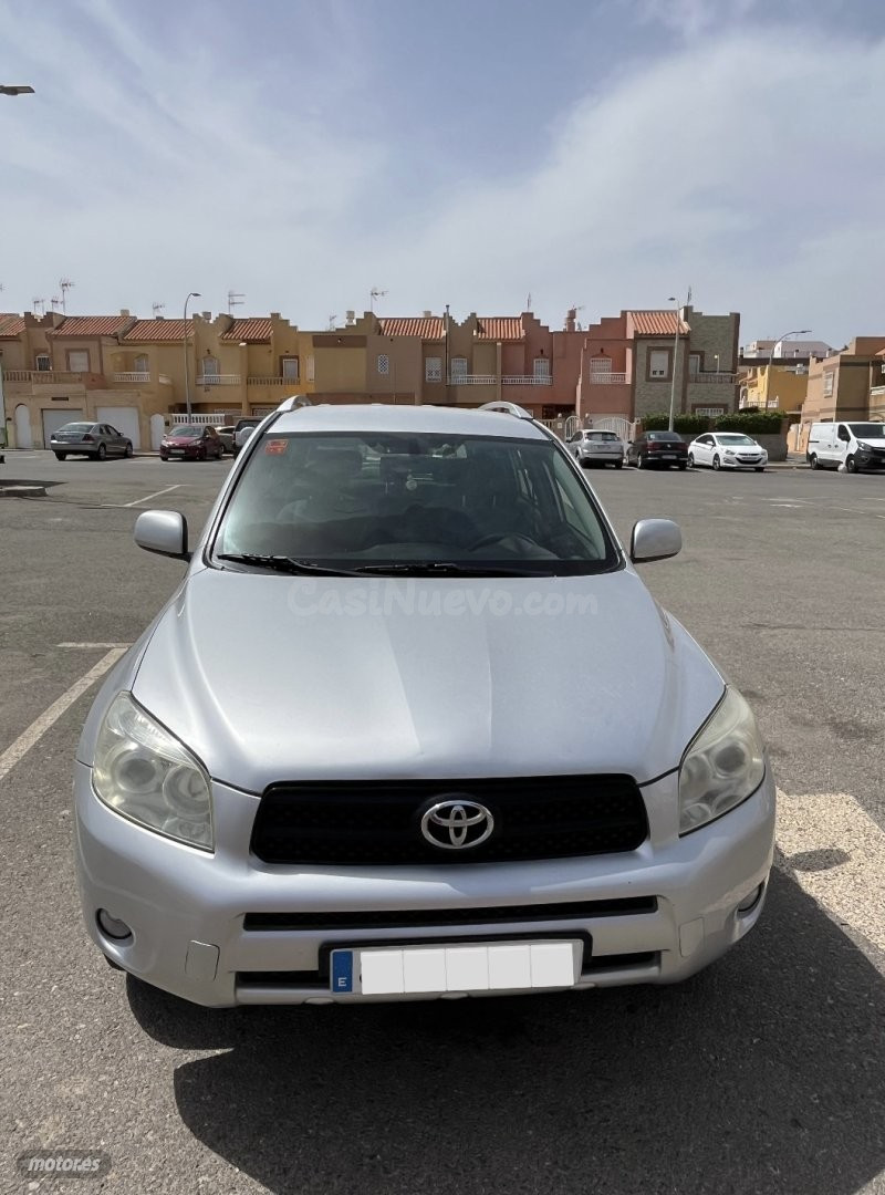 Toyota RAV 4 - foto 2