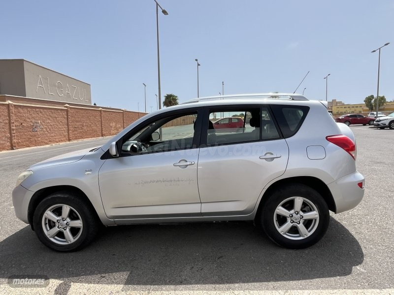 Toyota RAV 4 - foto 3