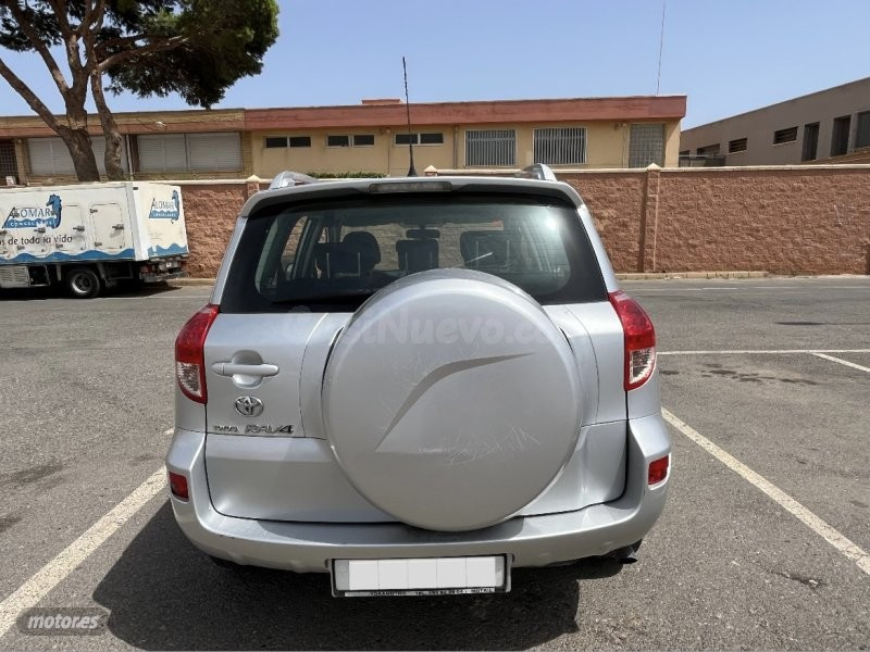 Toyota RAV 4 - foto 4