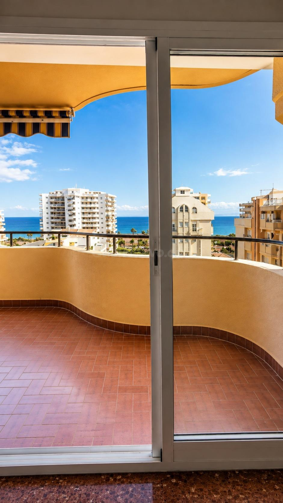 Apartamento con vistas al mar a 150 m del Paseo Marítimo – L - foto 2