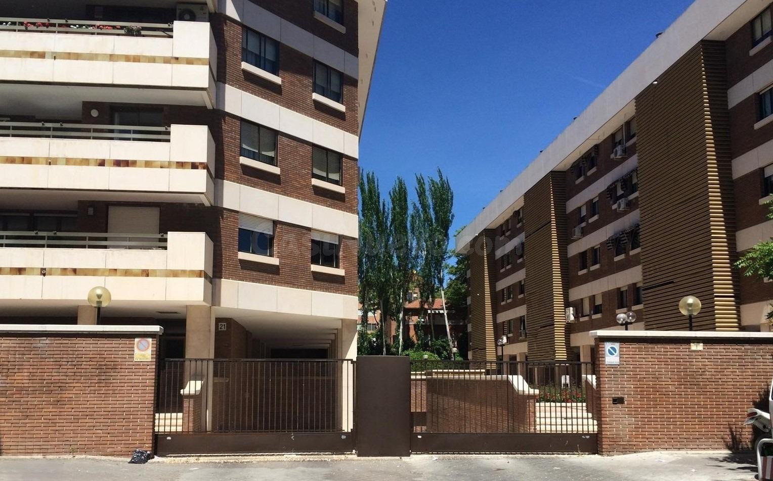 Plaza para coche grande