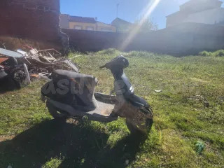 Honda Yupi 90 Scooter Negra.entera o por piezas.