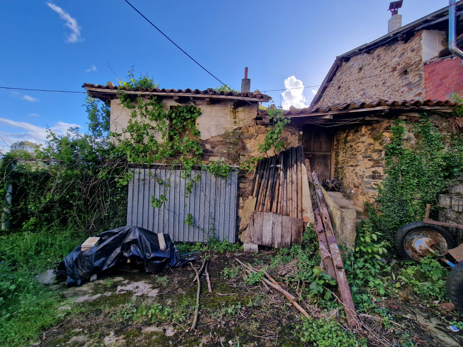 SE VENDE UNA PROPIEDAD CON HISTORIA, ESPACIO Y UN ENTORNO EX - foto 2
