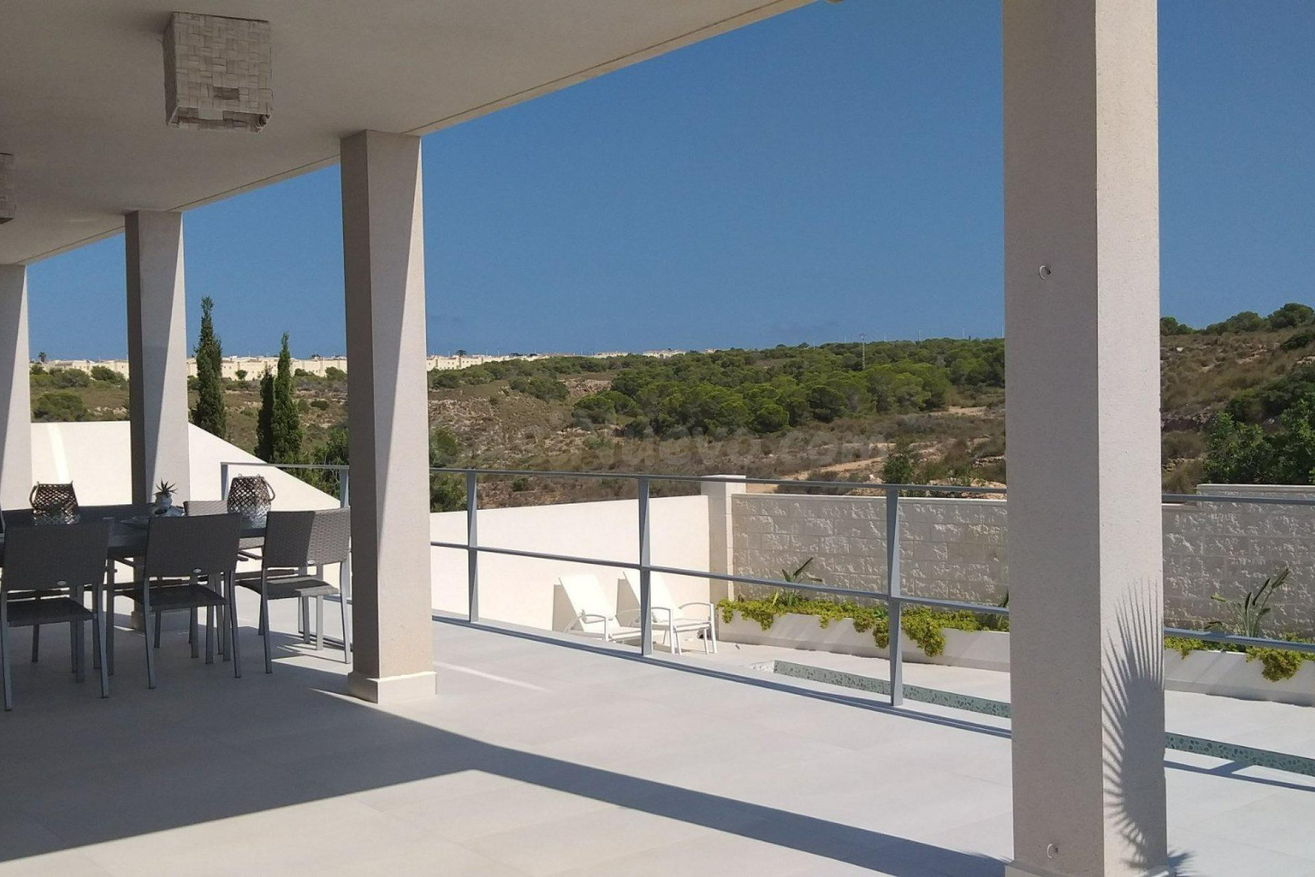 CASA PAREADA DE GRANDES ESPACIOS Y CALIDAD - foto 3