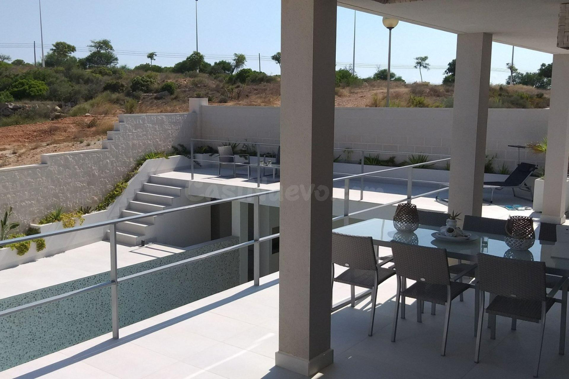 CASA PAREADA DE GRANDES ESPACIOS Y CALIDAD - foto 4