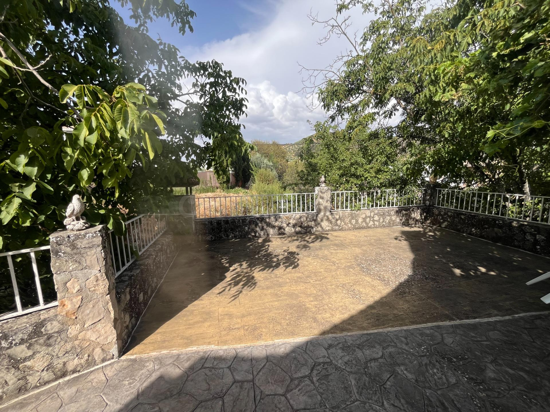 Beautiful country house with a big garden and patio in Fuent