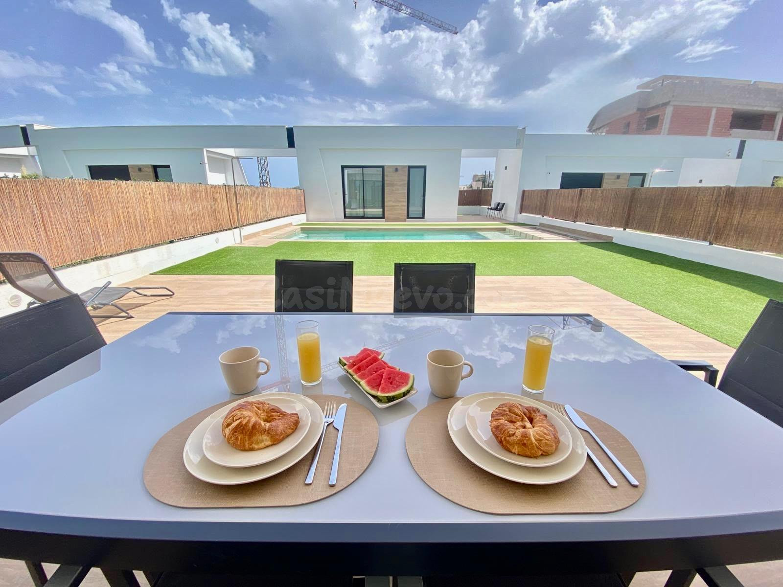 SE ALQUILA CHALET MODERNO EN FINESTRAT - foto 2