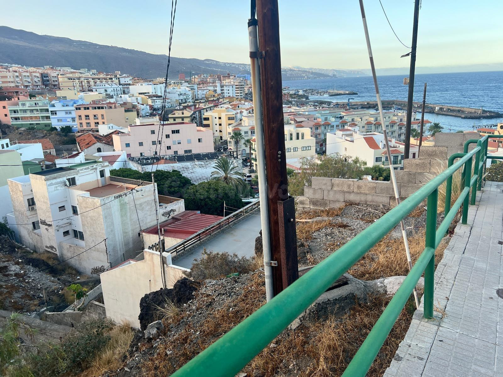 Oportunidad Estratégica: Solar de 330 m2 con gran edificabilidad en Candelaria.