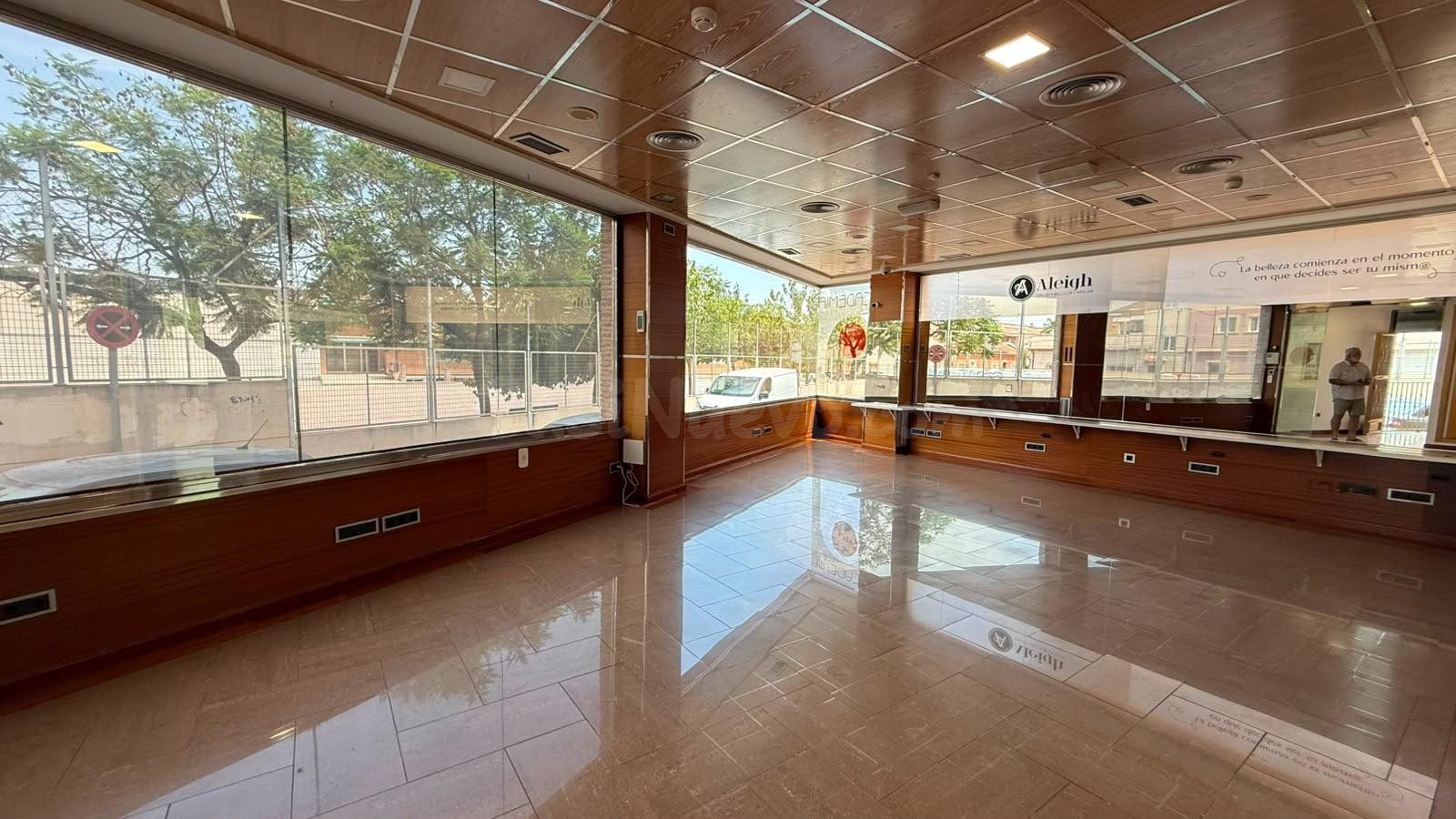 Amplio Local Comercial en La Alberca, Murcia - Oportunidad Única