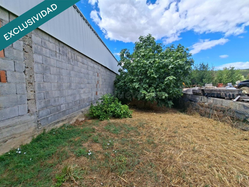 Casa tradicional con terreno y garaje en La Campañana (Caruc - foto 2
