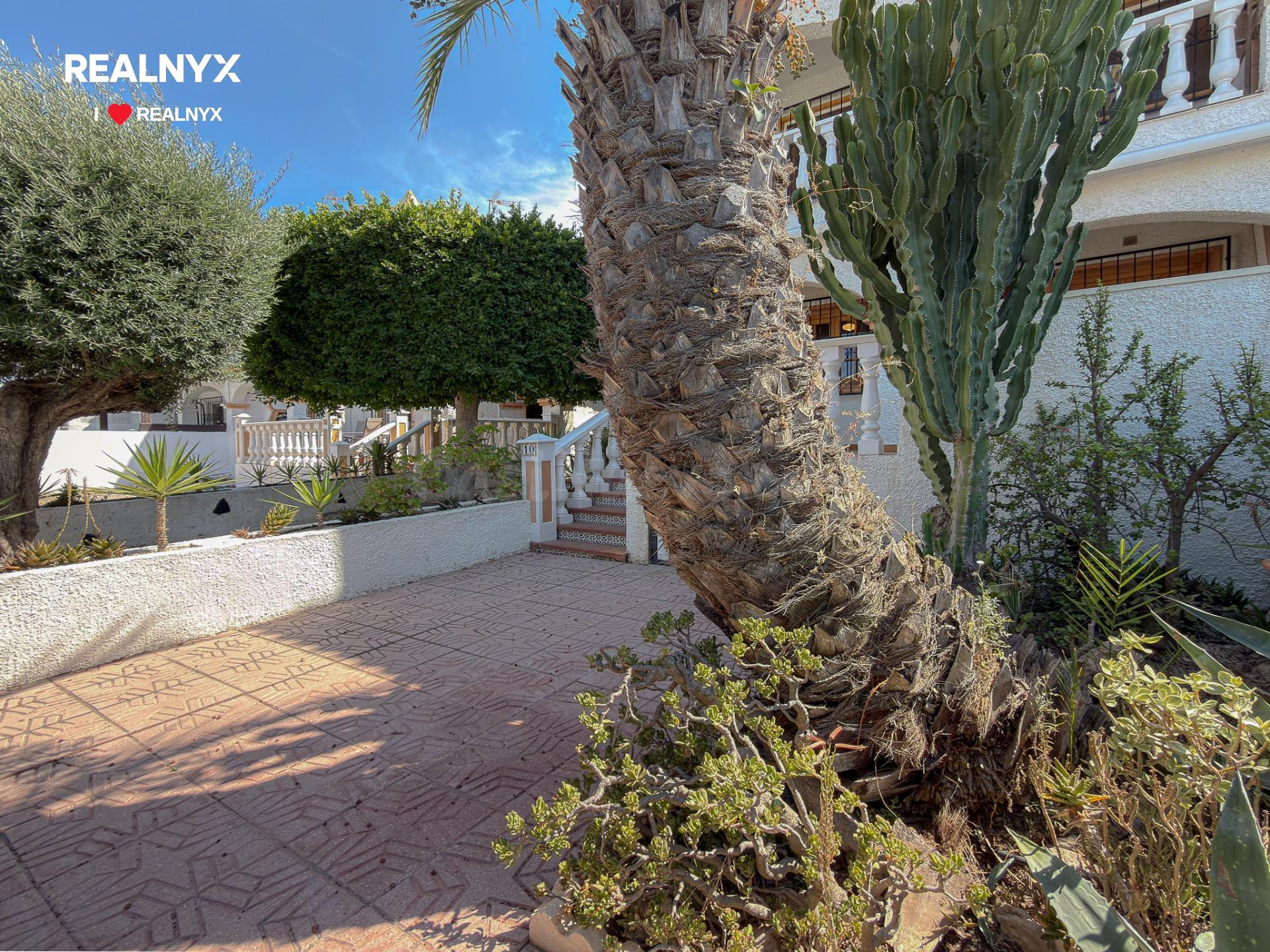 Novedad! Espectacular Bungalow con enorme terraza y ubicación privilegiada + Piscina comunitaria con zonas ajardinadas - foto 3
