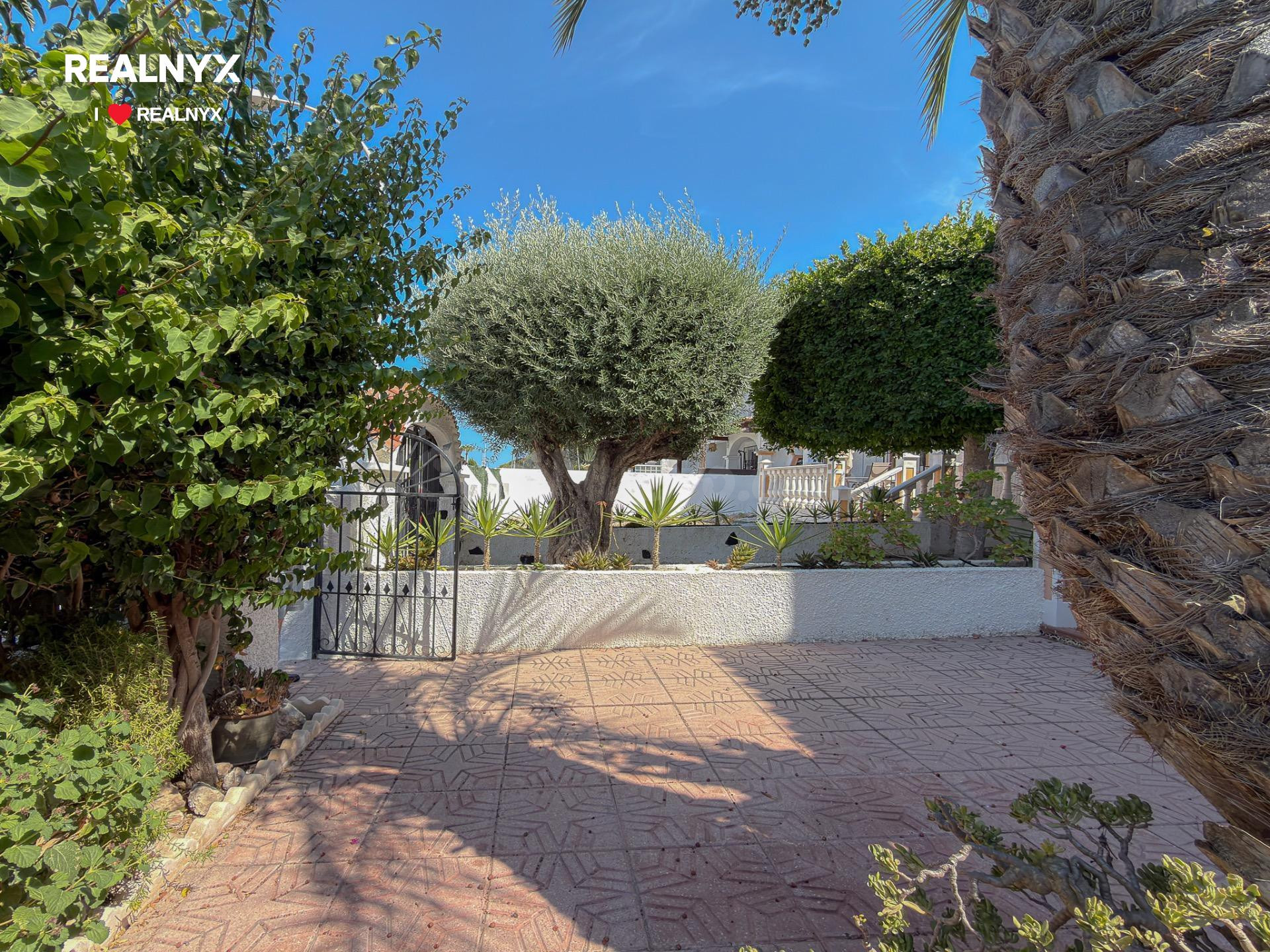 Novedad! Espectacular Bungalow con enorme terraza y ubicación privilegiada + Piscina comunitaria con zonas ajardinadas - foto 5