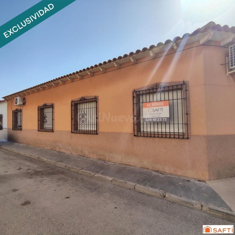 Si buscas una vivienda unifamiliar en pleno centro, con gara - foto 2