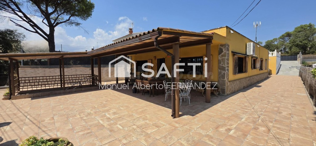 Amplia vivienda de 214 m² en una parcela de más de 900 m² en Fogars de la Selva