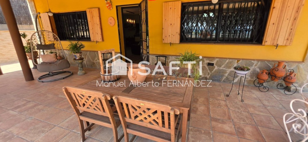 Amplia vivienda de 214 m² en una parcela de más de 900 m² en - foto 2