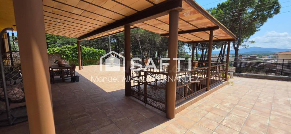 Amplia vivienda de 214 m² en una parcela de más de 900 m² en - foto 3