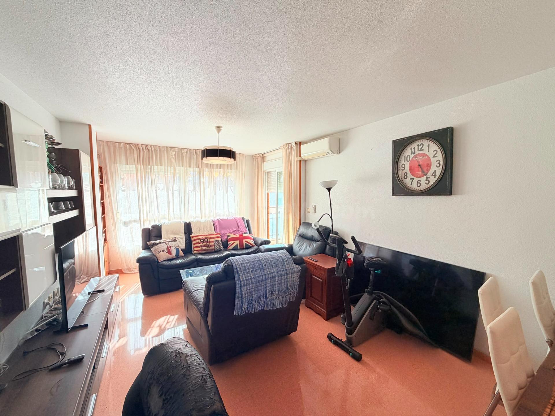 MAGNIFICA VIVIENDA EN EL BARRIO DE CAROLINAS BAJAS - foto 4