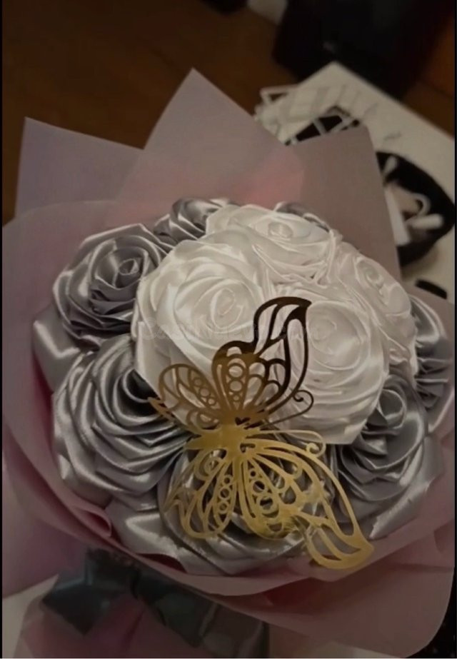 Ramo floral artificial artesanal con toque elegante - foto 2