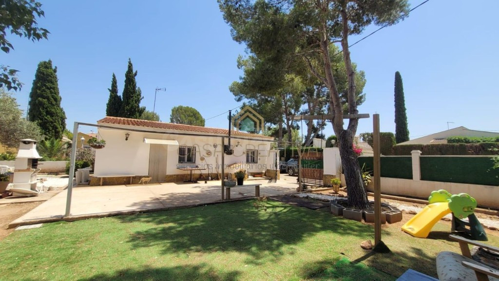 CHALET EN ALQUILER TEMPORAL EN BÉTERA – PARCELA DE 850 m2 – 800 €/MES