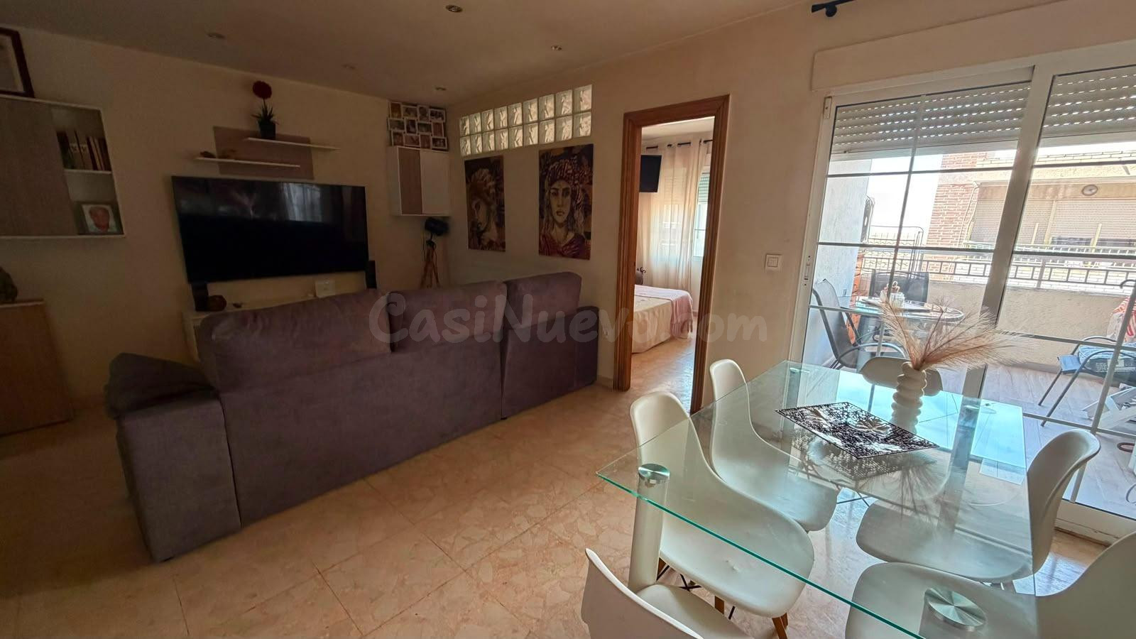 Apartamento reformado con terraza, Alicante, Torrevieja. 3 habitaciones, 112 m2, 850 metros del mar