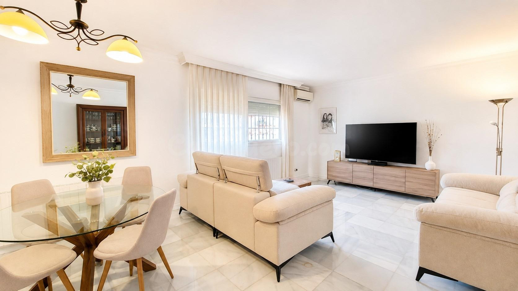 Casa adosada en San Pedro, céntrico, 4 dormitorios, 4 baños, - foto 2