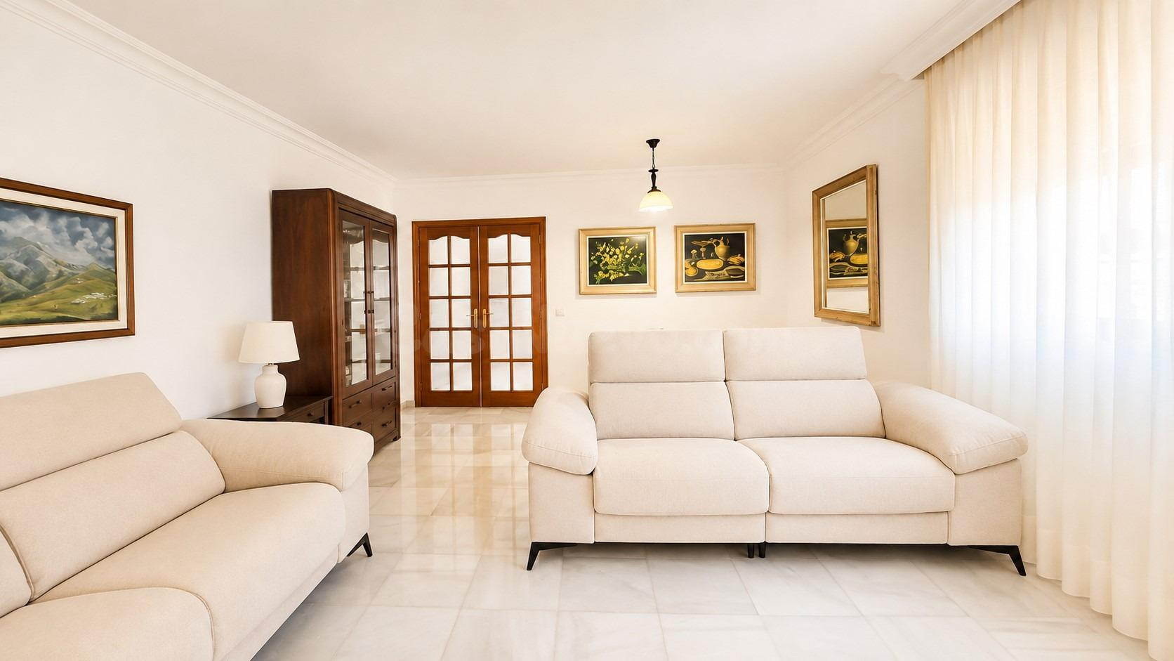 Casa adosada en San Pedro, céntrico, 4 dormitorios, 4 baños, - foto 3