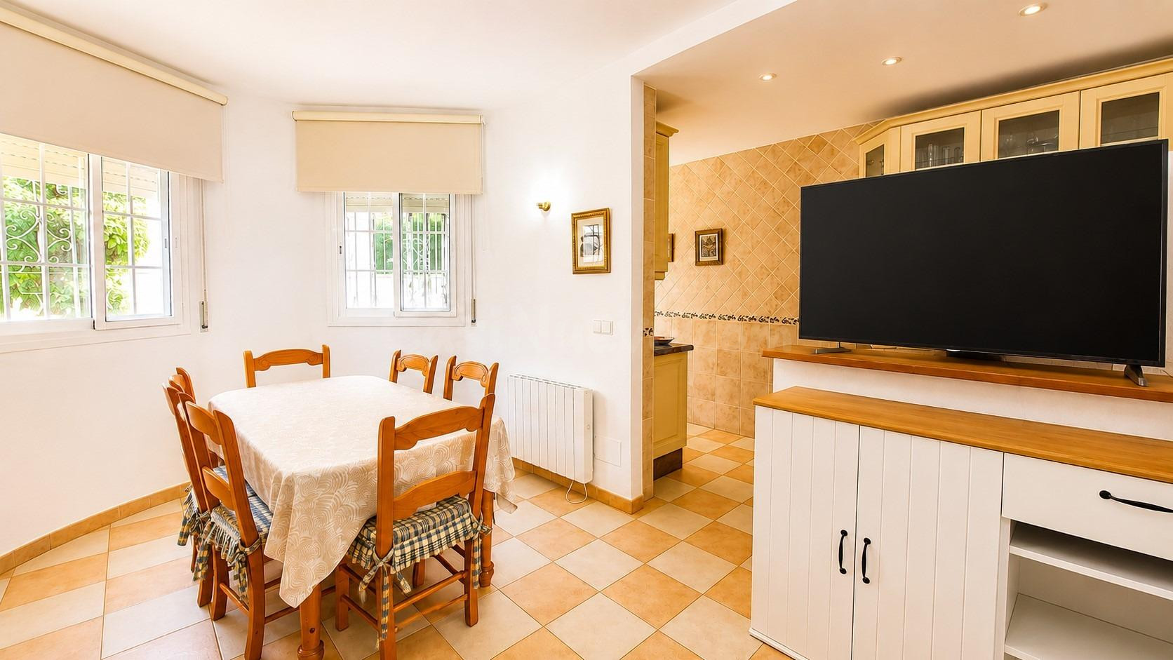 Casa adosada en San Pedro, céntrico, 4 dormitorios, 4 baños, - foto 4