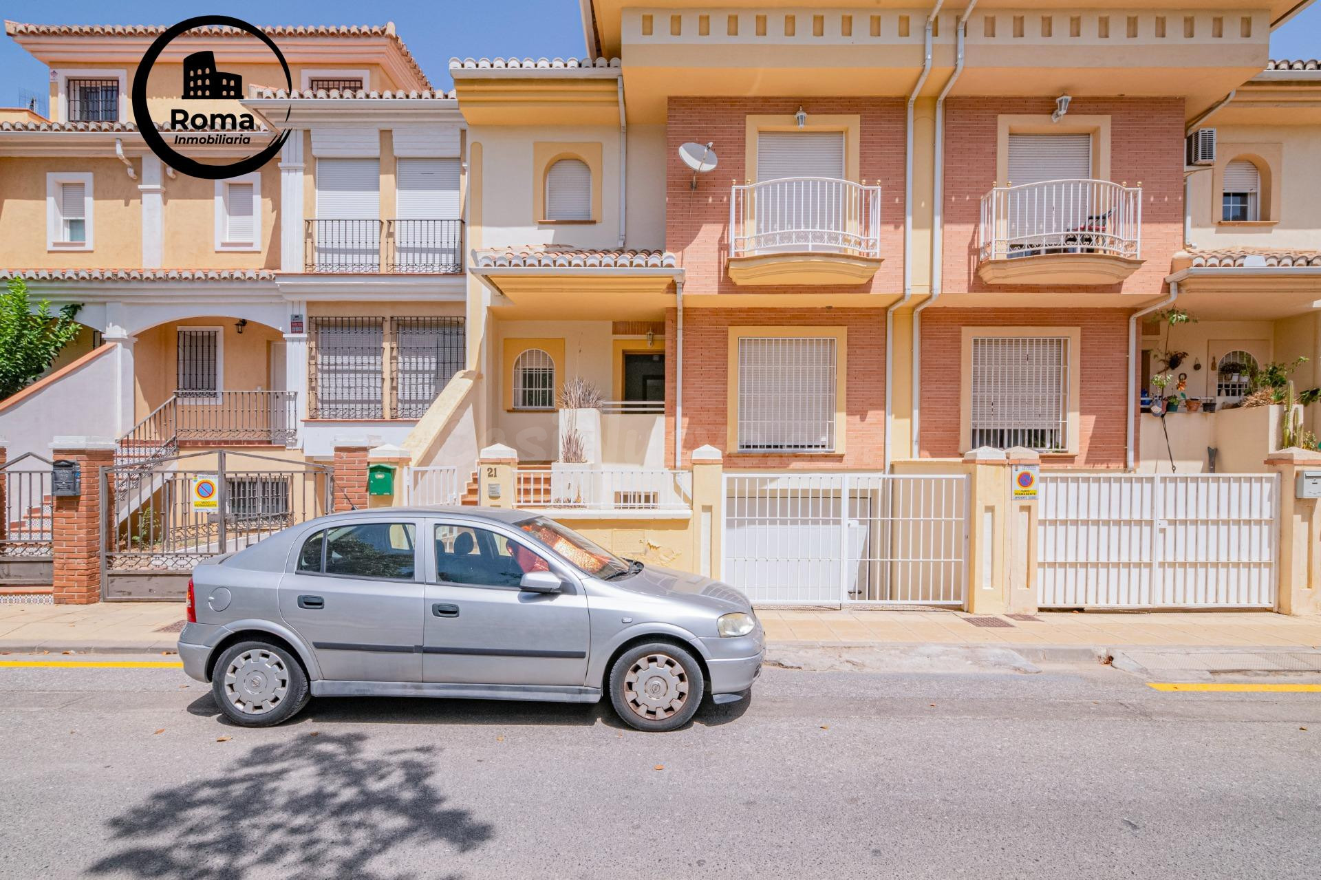 ADOSADA CON PATIO EN CHURRIANA DE LA VEGA