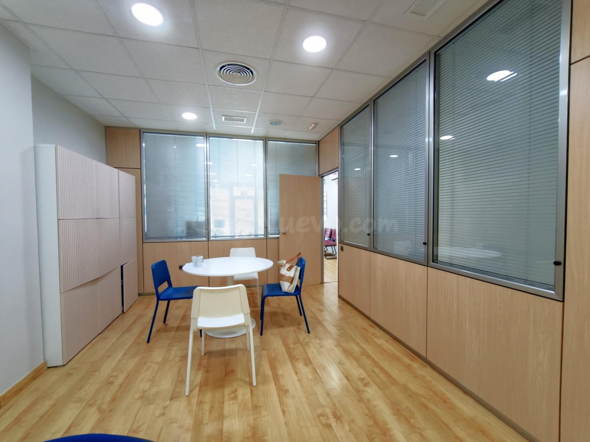 LOCAL COMERCIAL EN CAMPOHERMOSO - OPORTUNIDAD ÚNICA - foto 4