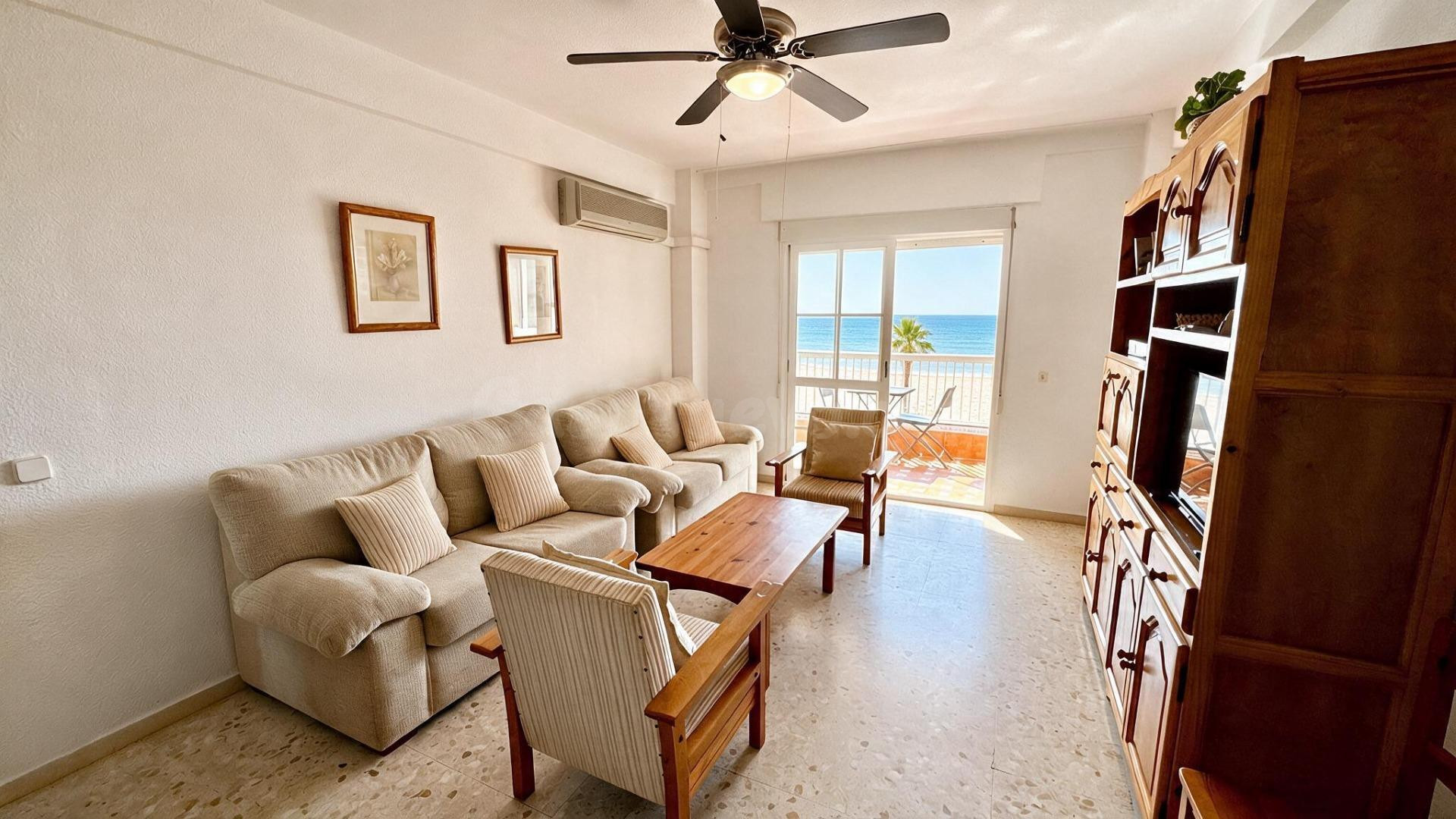 Exclusivo Piso en Primera Línea de Playa con Vistas al Mar e - foto 2