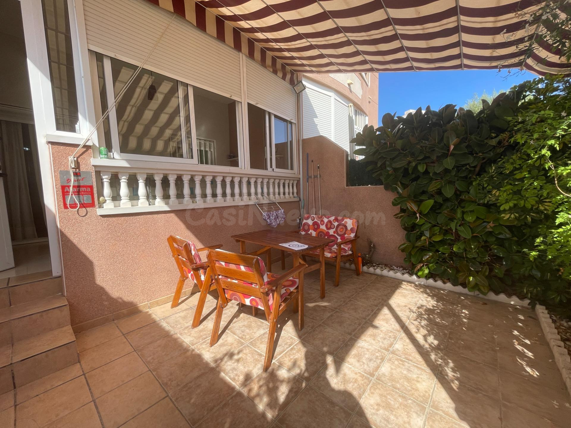 Apartamento en planta baja con jardín privado, piscina, garaje y trastero en la zona Puerto / SUP-7 de Guardamar del Segura