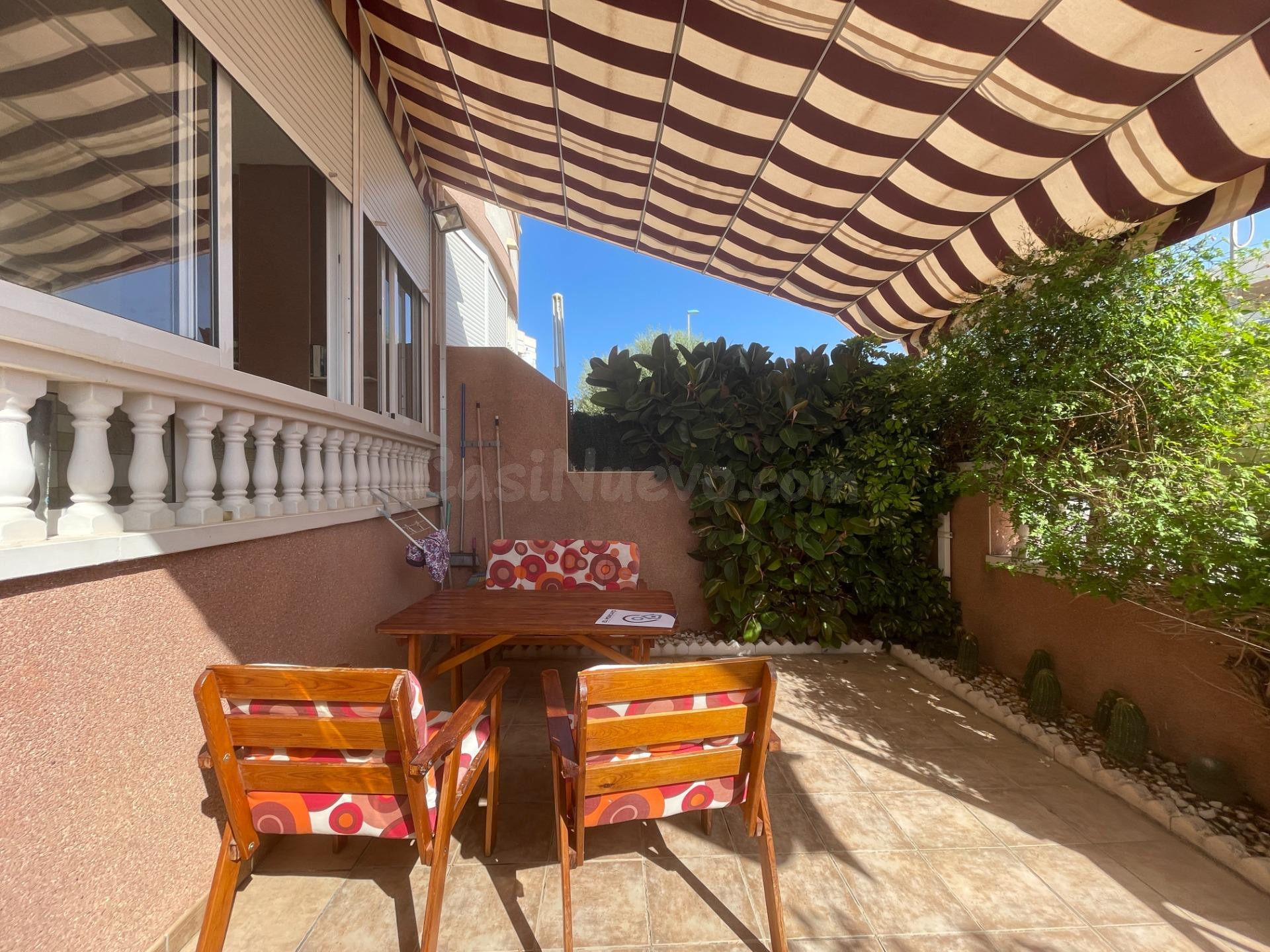 Apartamento en planta baja con jardín privado, piscina, gara - foto 2